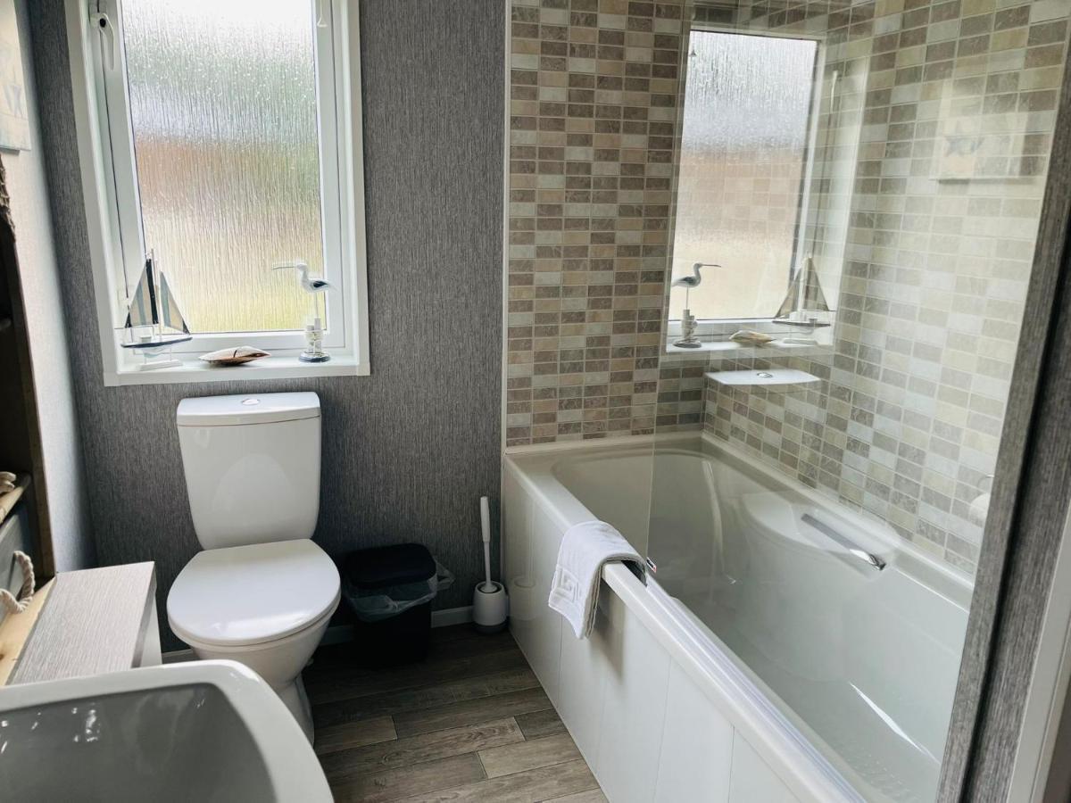 Ashworth Lodge With Hot Tub Barmby on the Moor Ngoại thất bức ảnh
