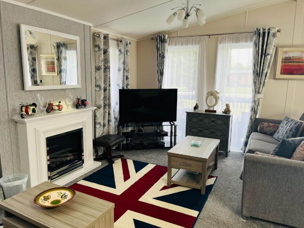 Ashworth Lodge With Hot Tub Barmby on the Moor Phòng bức ảnh