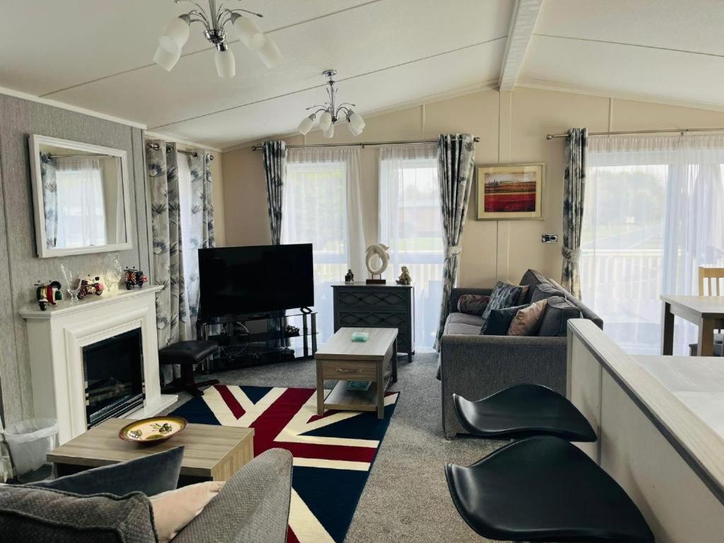 Ashworth Lodge With Hot Tub Barmby on the Moor Phòng bức ảnh