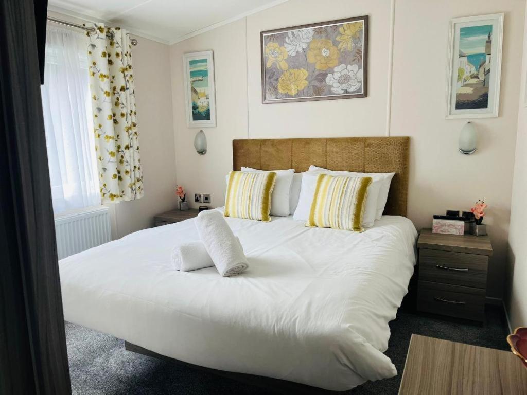 Ashworth Lodge With Hot Tub Barmby on the Moor Phòng bức ảnh