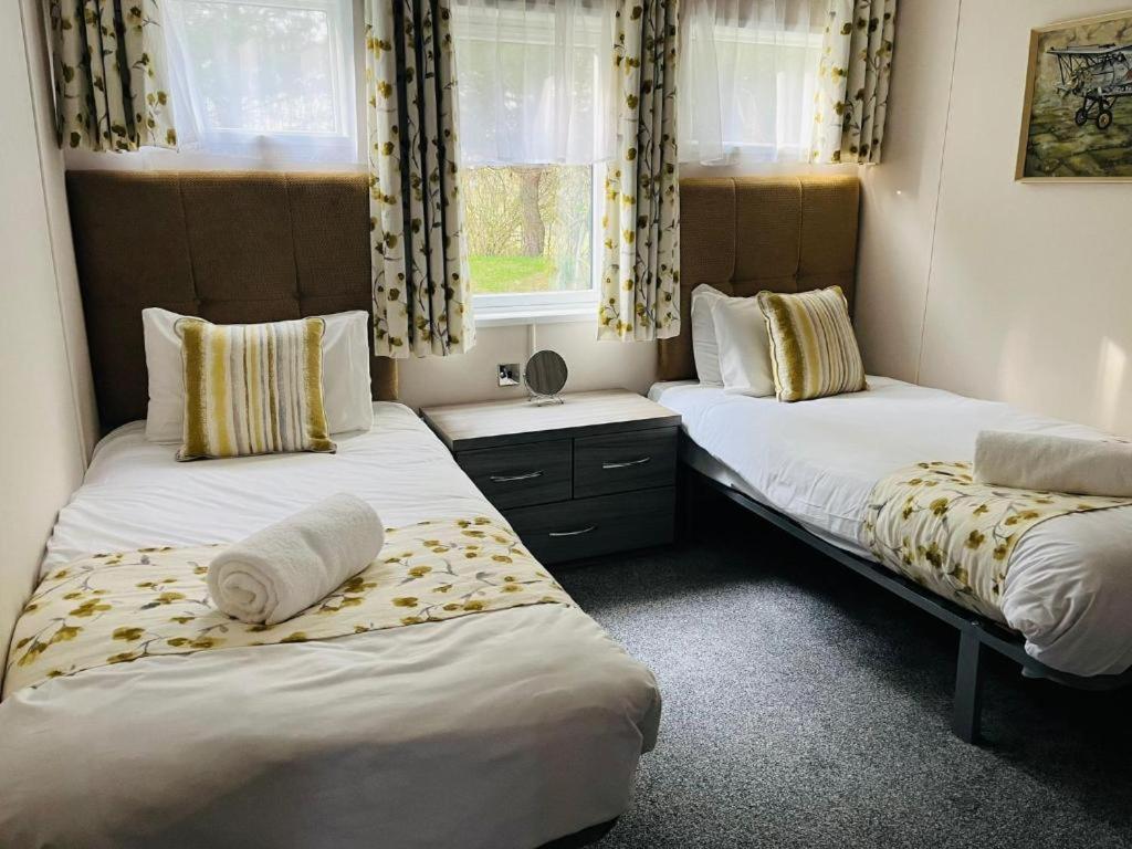 Ashworth Lodge With Hot Tub Barmby on the Moor Phòng bức ảnh